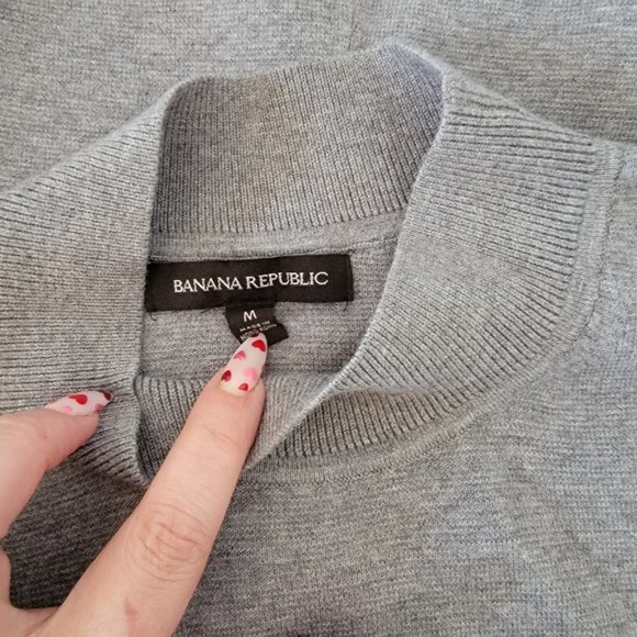 Banana Republic Turtleneck Sleeveless Sweater (M) - Picture 2 of 2